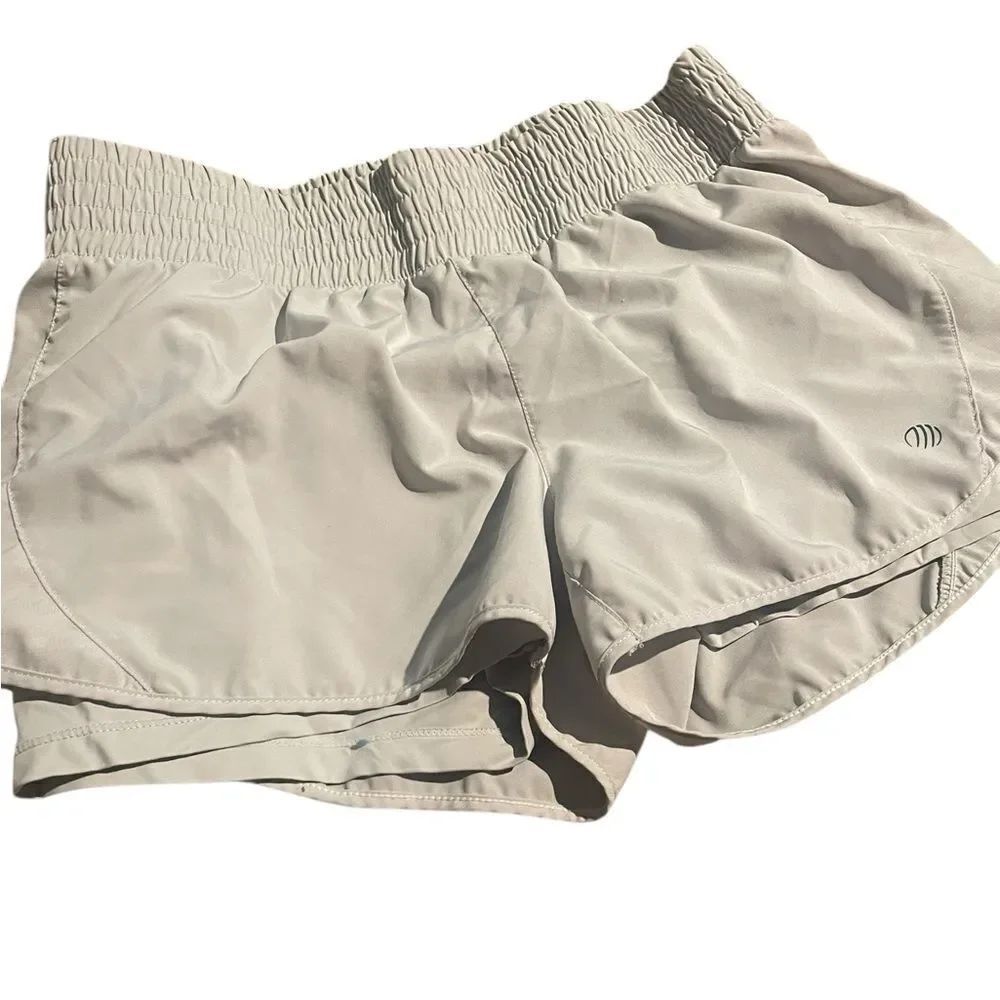 Avis Women's lt grey Shorts size XL prefect condition